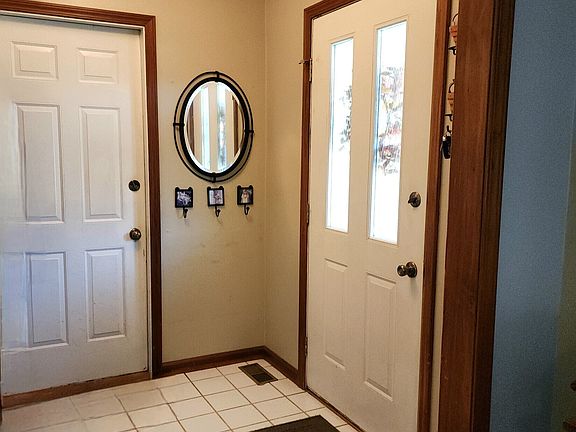 3rd image of 276 Sassafras Dr