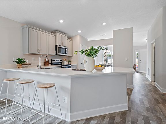 5th image of 8315 HELMSLEY Boulevard