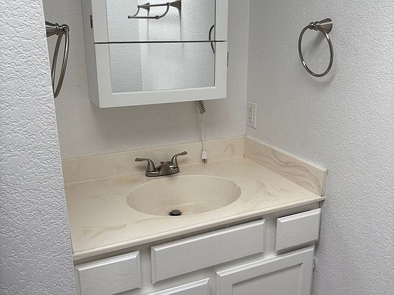 3rd image of 2253 Meadowbrook Ln