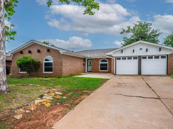 5812 NW 71st St, Warr Acres, OK 73132