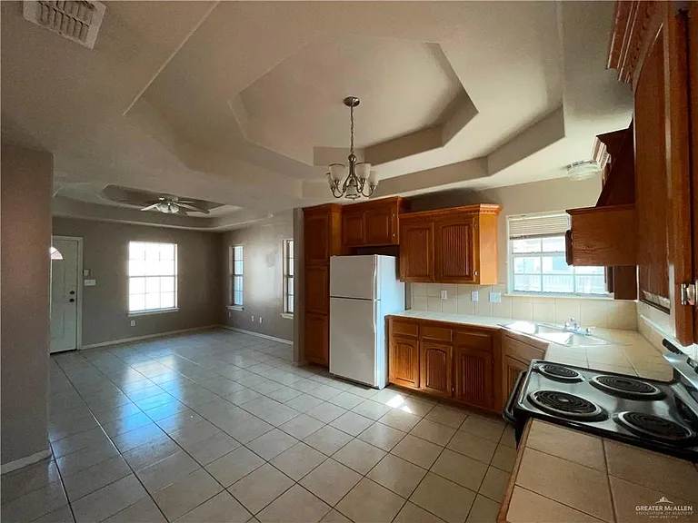 805 W Bronze Dr #4 — Photo 3