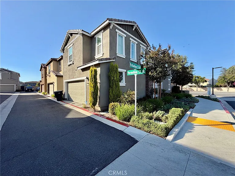 4248 Vermilion Ct — Photo 2