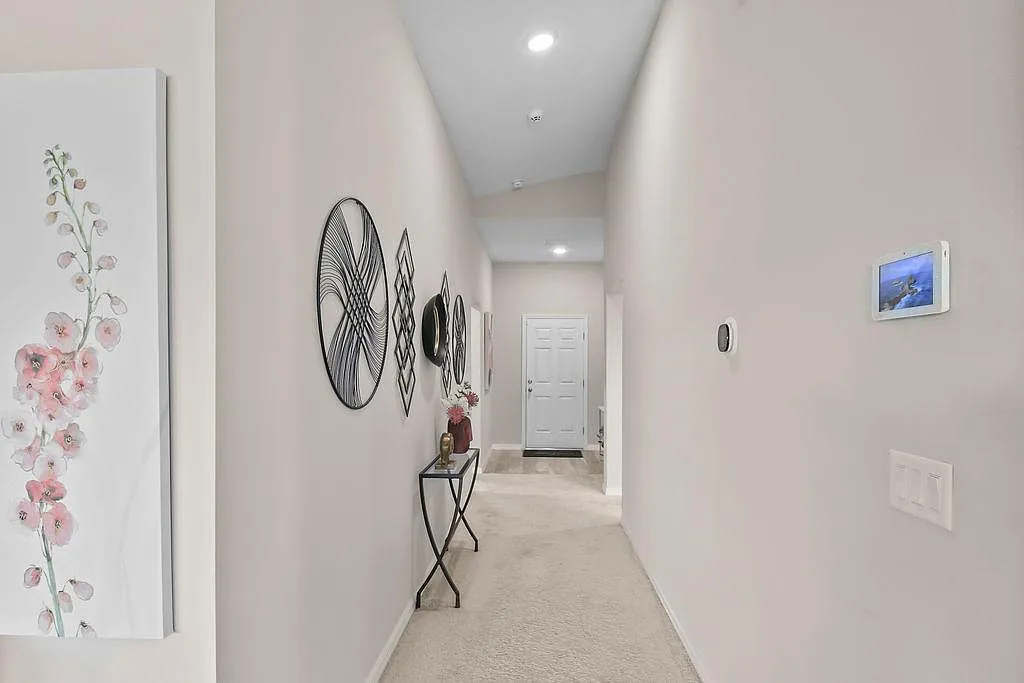 4 bed, 1850 sqft, $2,100 — Photo 2