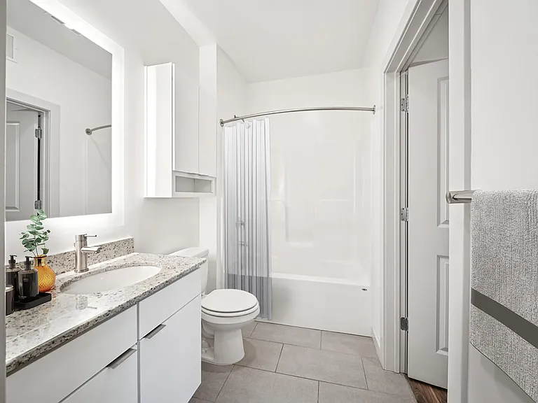 Circ Apartments — Photo 17
