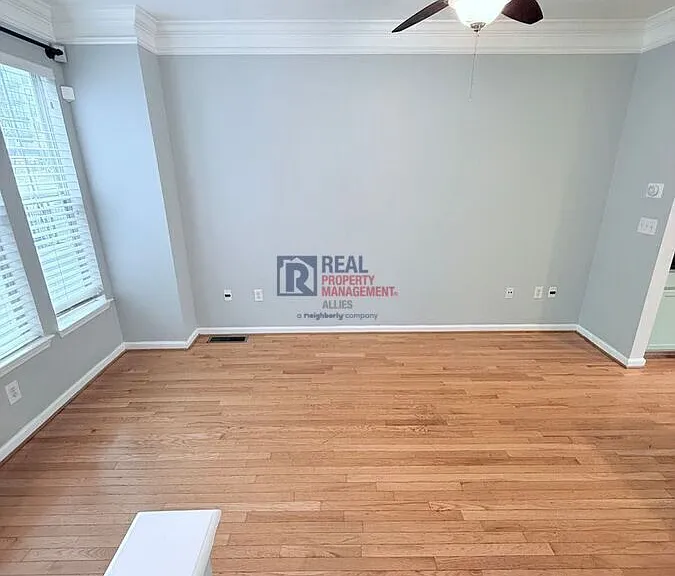 1055 Park Row N — Photo 6