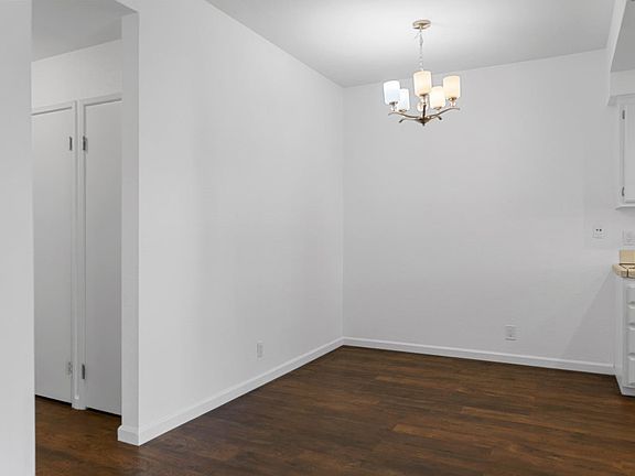 5th image of 1036 Cedar Gables Dr