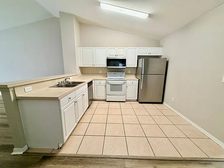 348 Bell Blvd S — Photo 6