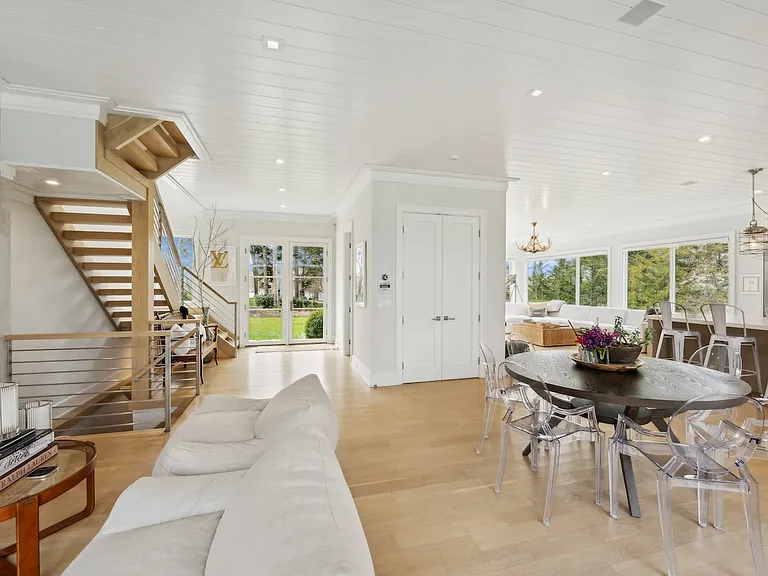 9 S Harbor Dr — Photo 15