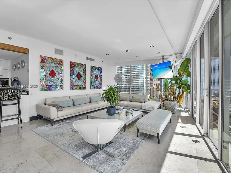 465 Brickell Ave #1001 — Photo 4
