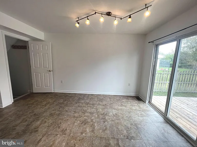 513 Willow Ave — Photo 11