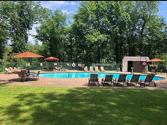 5th image of 17 Stony Brook Dr