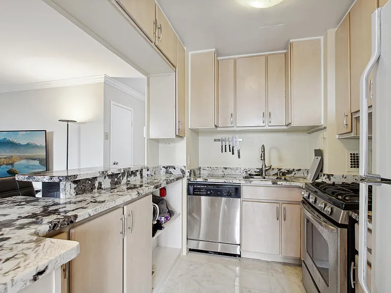 950 25th St NW #1012 — Photo 12