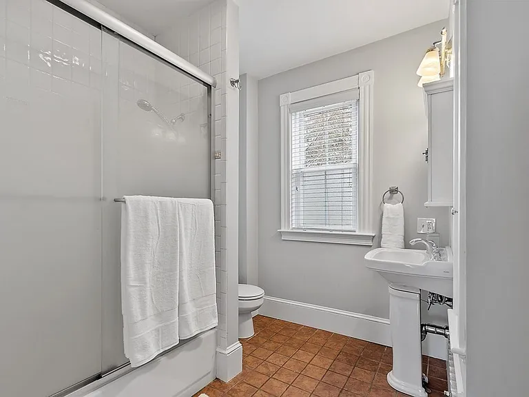 270 Poplar St — Photo 24