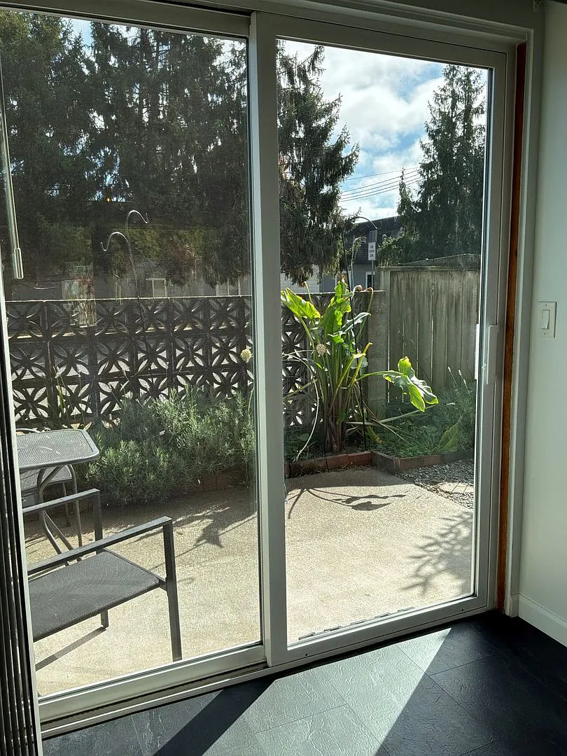 236 E Lauridsen Blvd — Photo 3