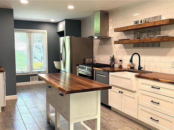 2nd image of 310 Saddle Creek Cir