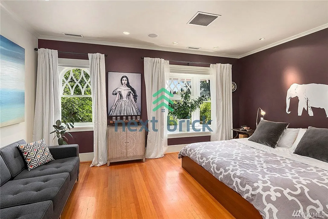 Rare Find-Heritage Historic Lake View Luxury Condo opportunity! — Photo 2