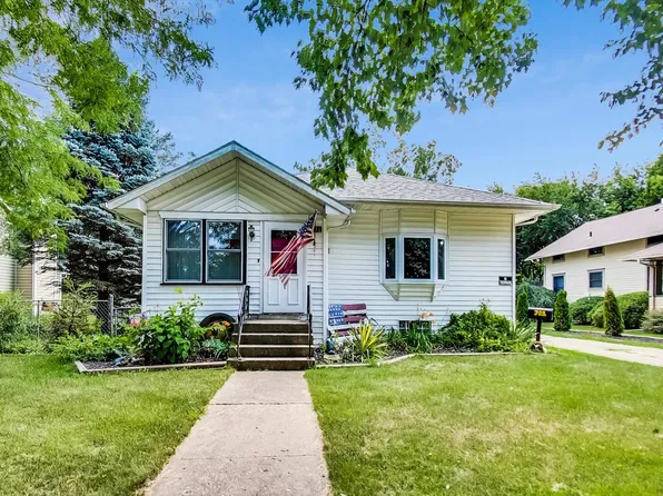 701 Hillcrest Ct, Dundee, IL 60118