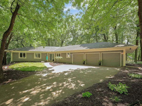 23080 Stratford Pl, Shorewood, MN 55331