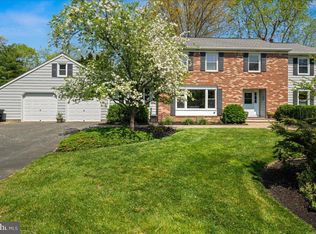 5 Pinewood Ct, West Windsor, NJ 08550