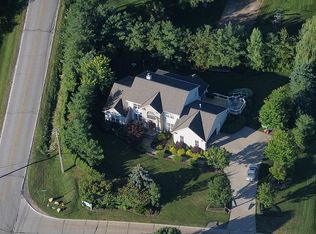 8080 Carriage Hills Dr, Mentor, OH 44060