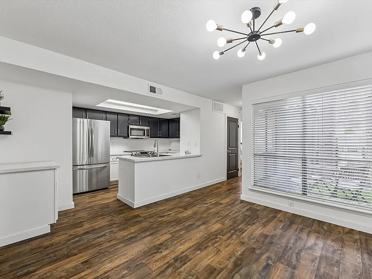 1908 Augusta Dr #3 — Photo 3