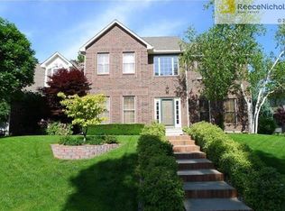 416 SE Williamsburg Dr, Lees Summit, MO 64063