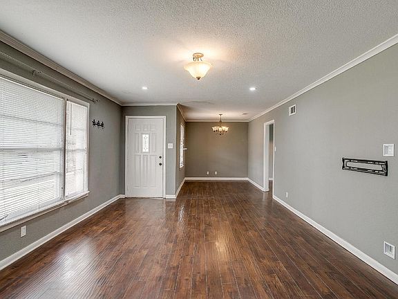5th image of 4809 Lowell Ln