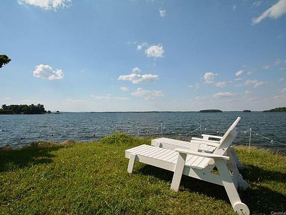 Nearby local water access (walking distance)