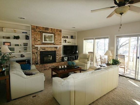 3rd image of 1110 Kiowa Dr E