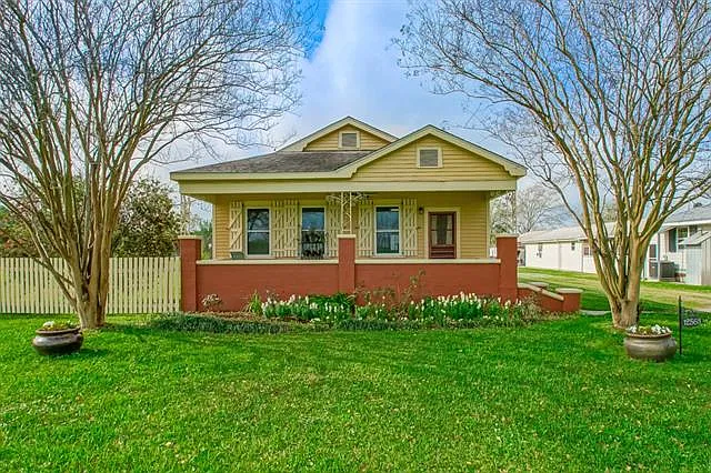 3 bed, 2.0 bath, 1186 sqft, $1,900 — Photo 1