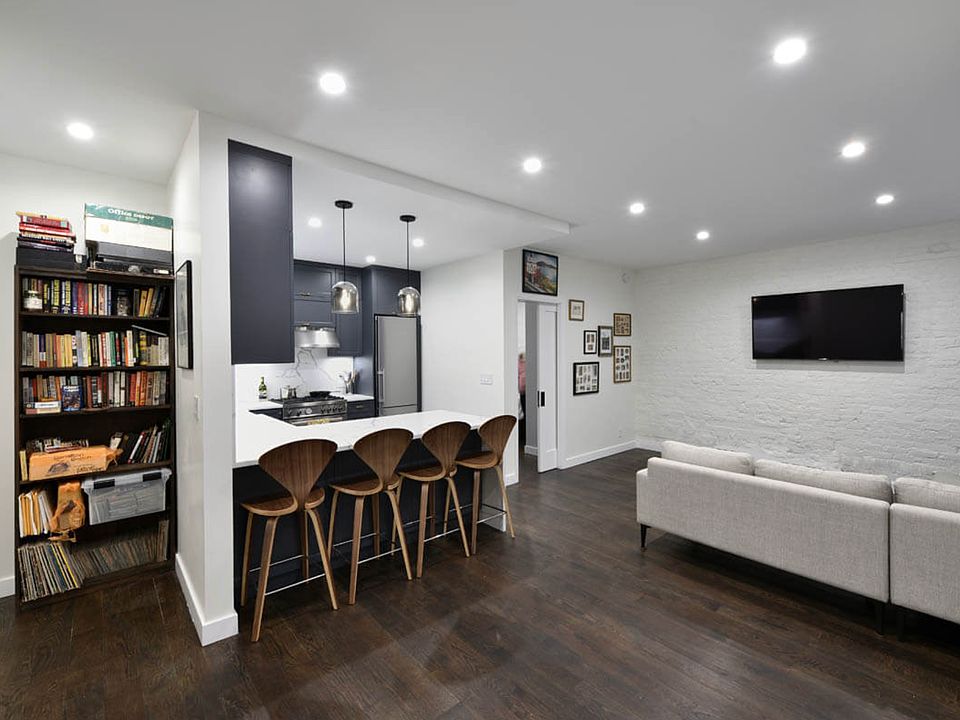 1st image of 124 Thompson St #11/12