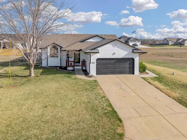 402 E Edinborough Cir, Bentley, KS 67016