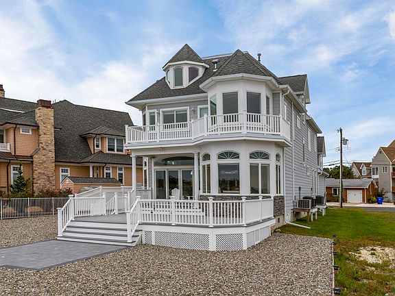 5th image of 40 Island Dr
