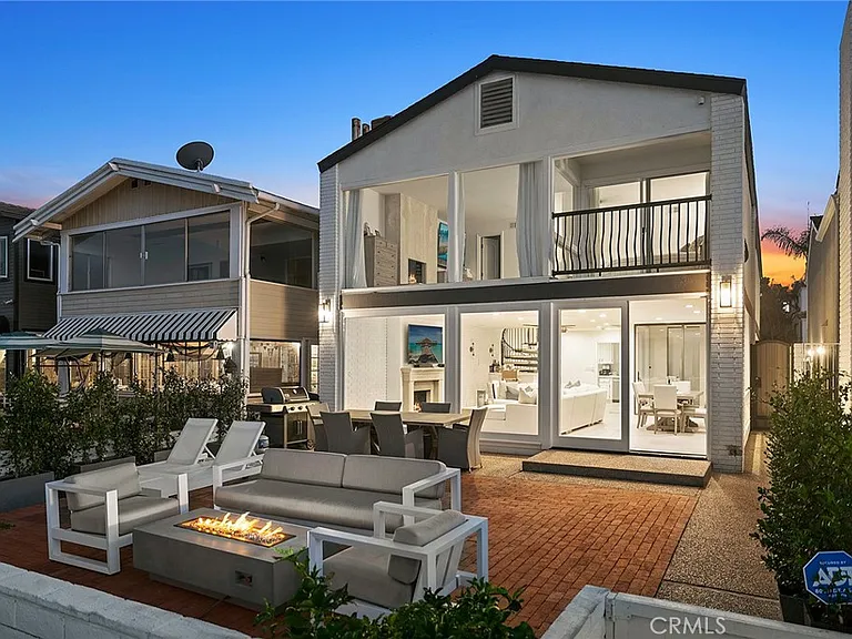 1202 E Balboa Blvd — Photo 29