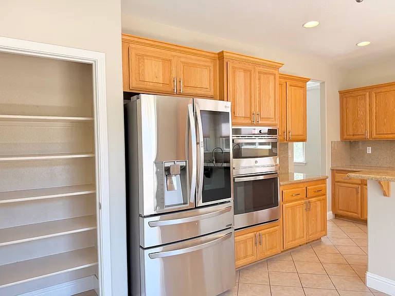 653 Lilja Ct — Photo 6