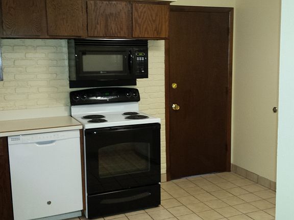 kitchen w/all appliances