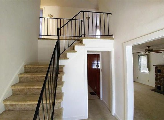2nd image of 304 Valley St