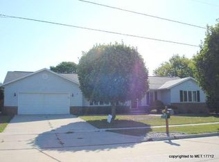 1715 S 35th St, Manitowoc, WI 54220