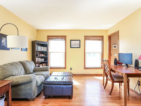 3rd image of 4717 E Meadows Dr SE