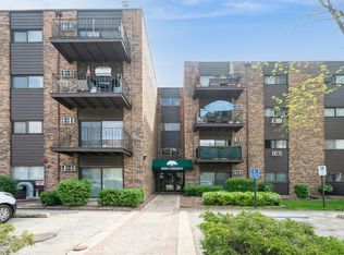8901 N Western Ave APT 206, Des Plaines, IL 60016