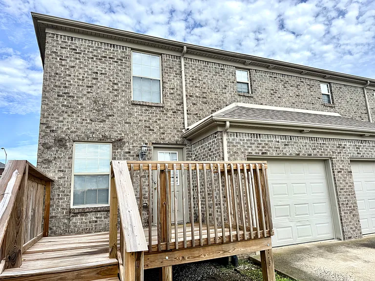 641 Hampton Way #B — Photo 23