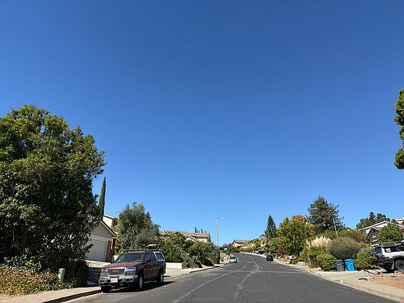 4th image of 337 Devonshire St