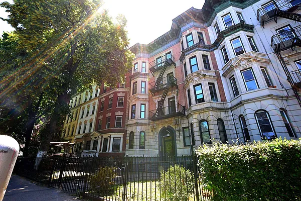 Rented by null | media 40