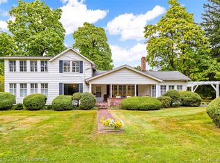 8051 Bridge Lake Rd, Clarkston, MI 48348