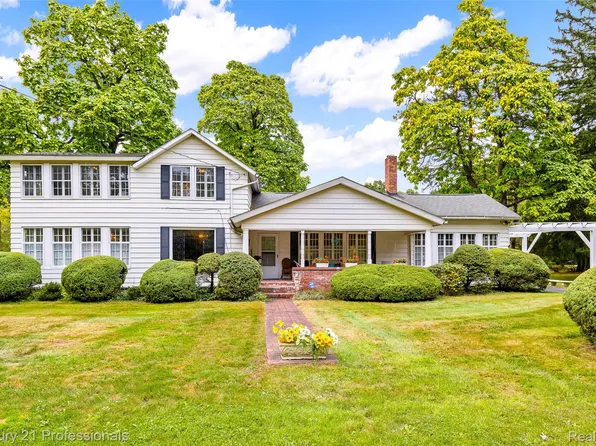 8051 Bridge Lake Rd, Clarkston, MI 48348