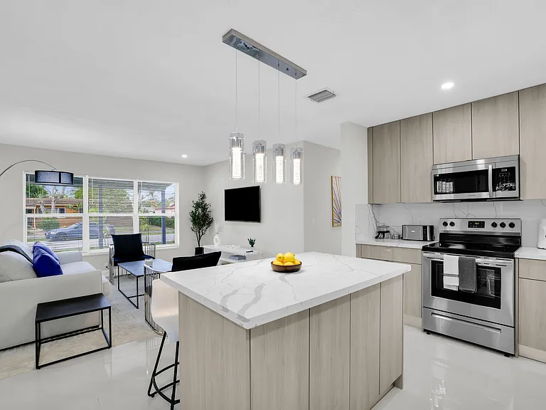3160 SW 20th Ct — Photo 15