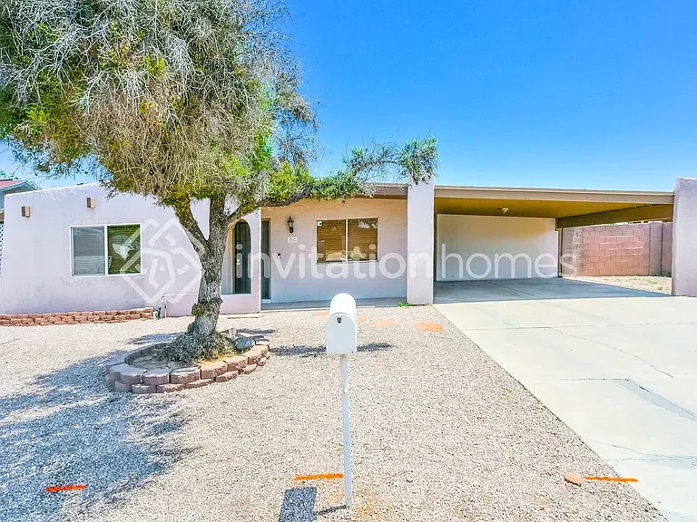 705 N Pine St — Photo 1
