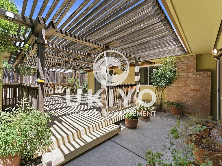 645 Keith Ct — Photo 50