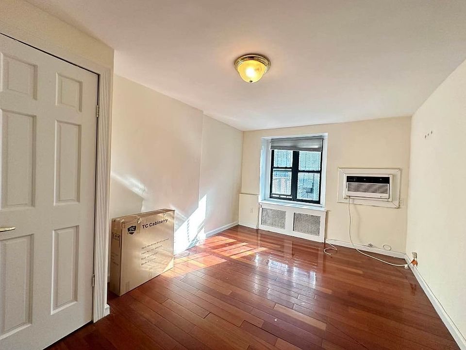 1st image of 411 W 43rd St #1Z