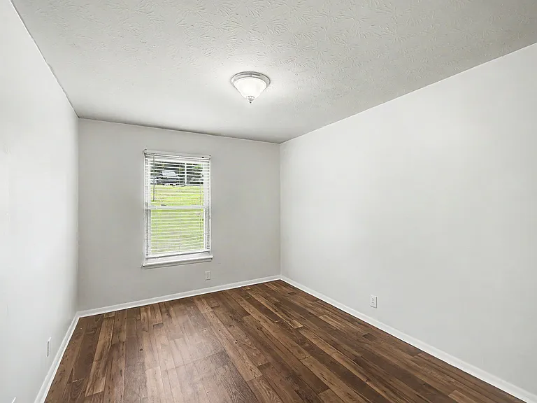 709 Ashlawn Pl — Photo 25
